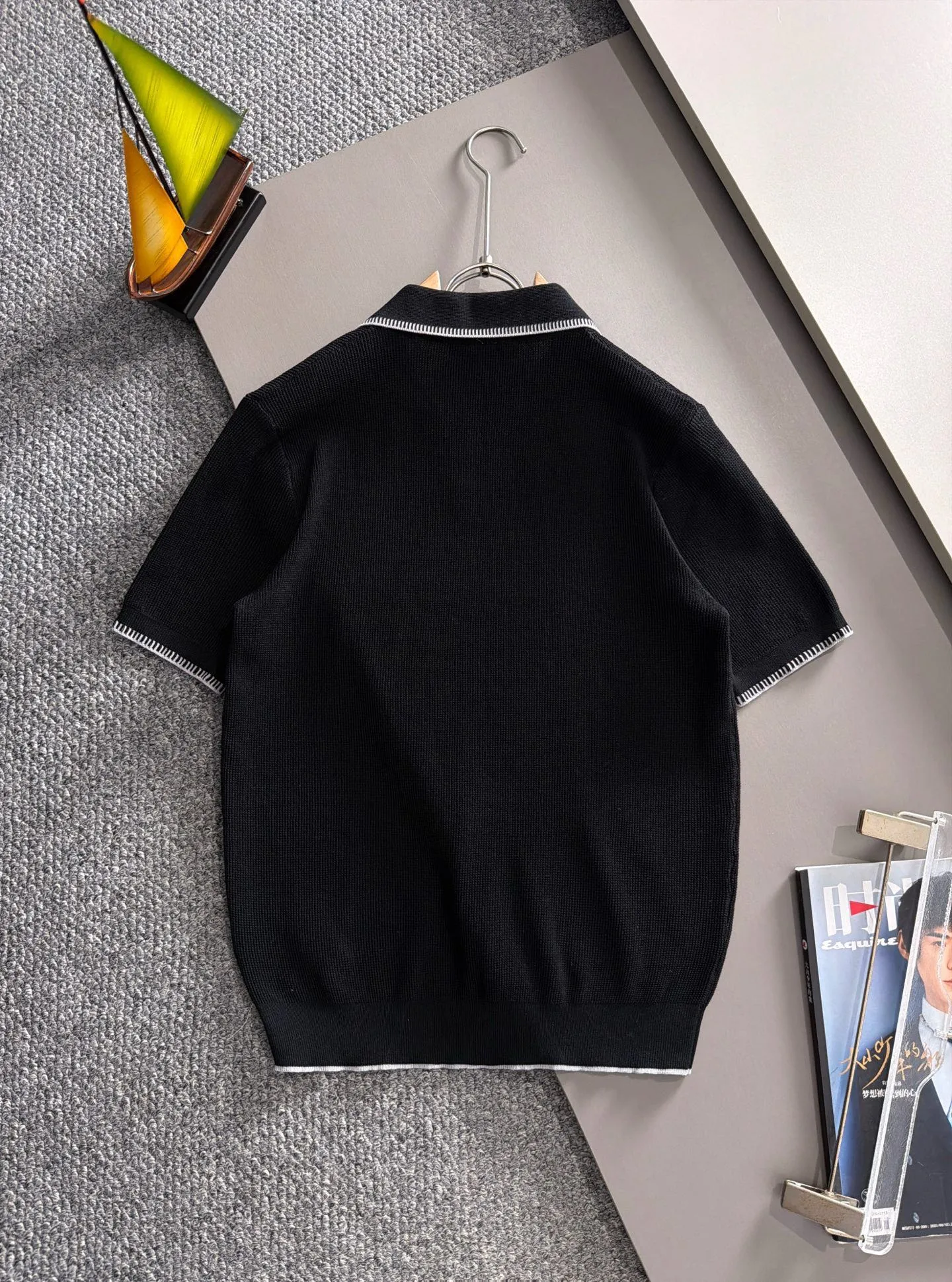 LP high quality 26ss New Arrival men's knitted short-sleeved T-shirt is made of combed cotton yarn knitted cotton fabric, no pressure when entering and exiting the counter. Exclusive control of raw materials. It feels substantial when weighed, and the upper body is more textured than ordinary T-shirts. This texture can cope with the weather easily and is suitable for both hot and cold! Designed for a loose fit. Size: M to 4XL
